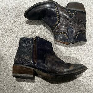 Circle G Black Brown Distressed Leather Studded Ankle Boots